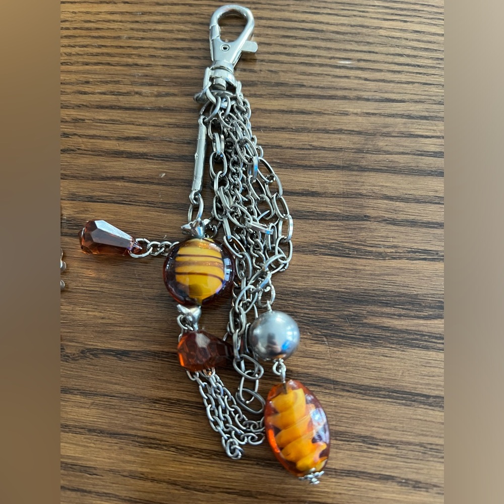 2 keychains - Picture 3 of 3